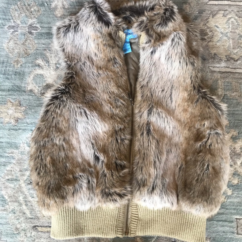 Juniors Faux Fur Vest with Zip Up